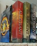 Divergent Series Complete Box / Divergent - Insurgent - Allegiant-VERONICA ROTH 